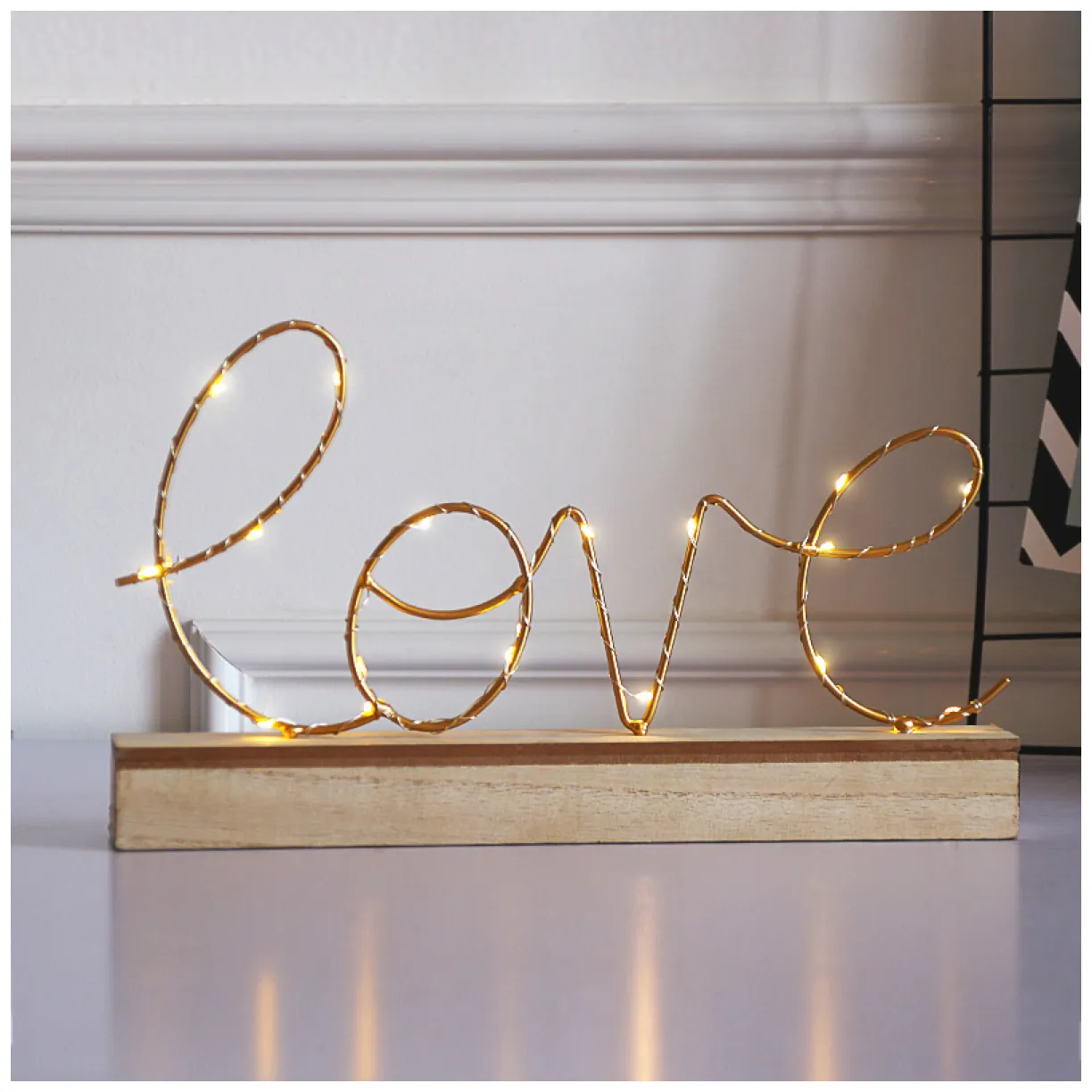 Dekoracja stojąca "LOVE" z oświetleniem LED - obrazek 3